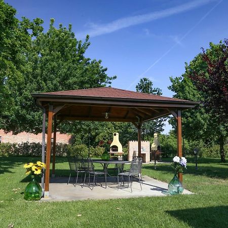 Agriturismo Il Brugnolo Скандиано Екстериор снимка