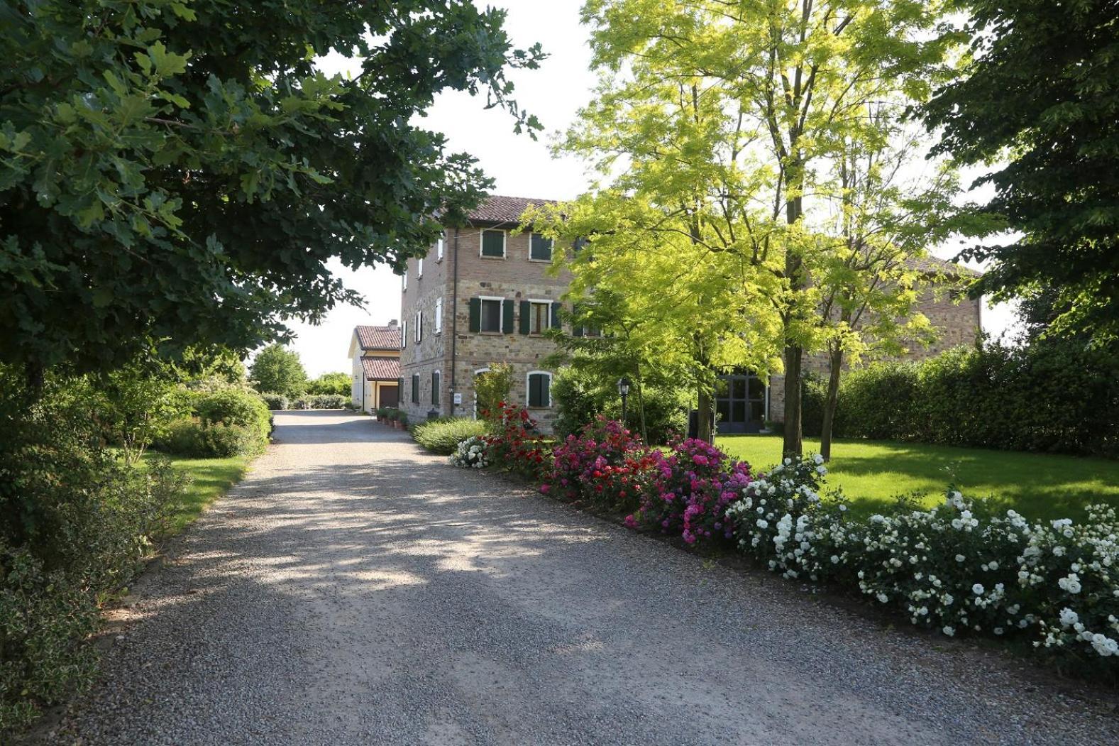 Agriturismo Il Brugnolo Скандиано Екстериор снимка