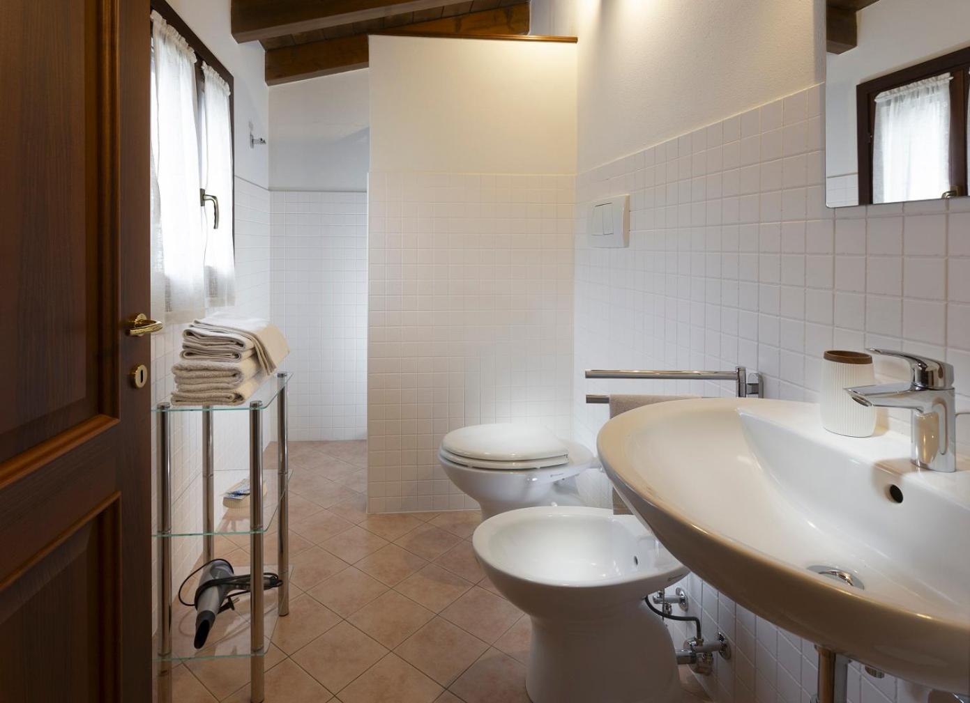 Agriturismo Il Brugnolo Скандиано Екстериор снимка