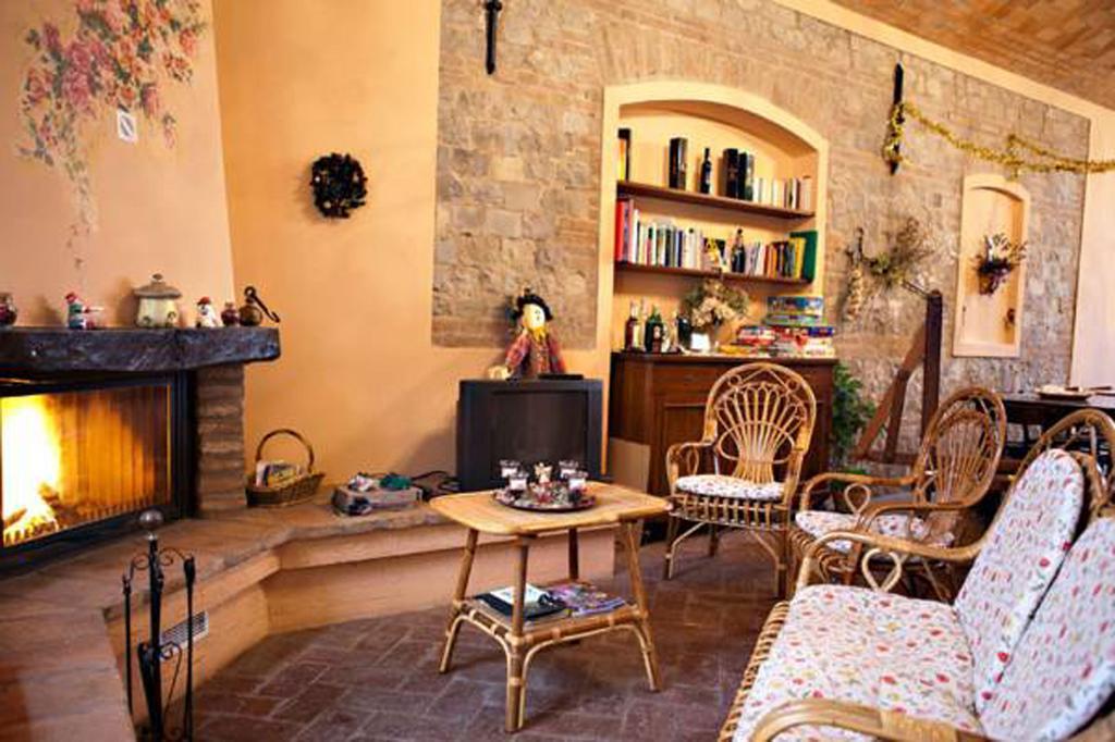 Agriturismo Il Brugnolo Скандиано Екстериор снимка
