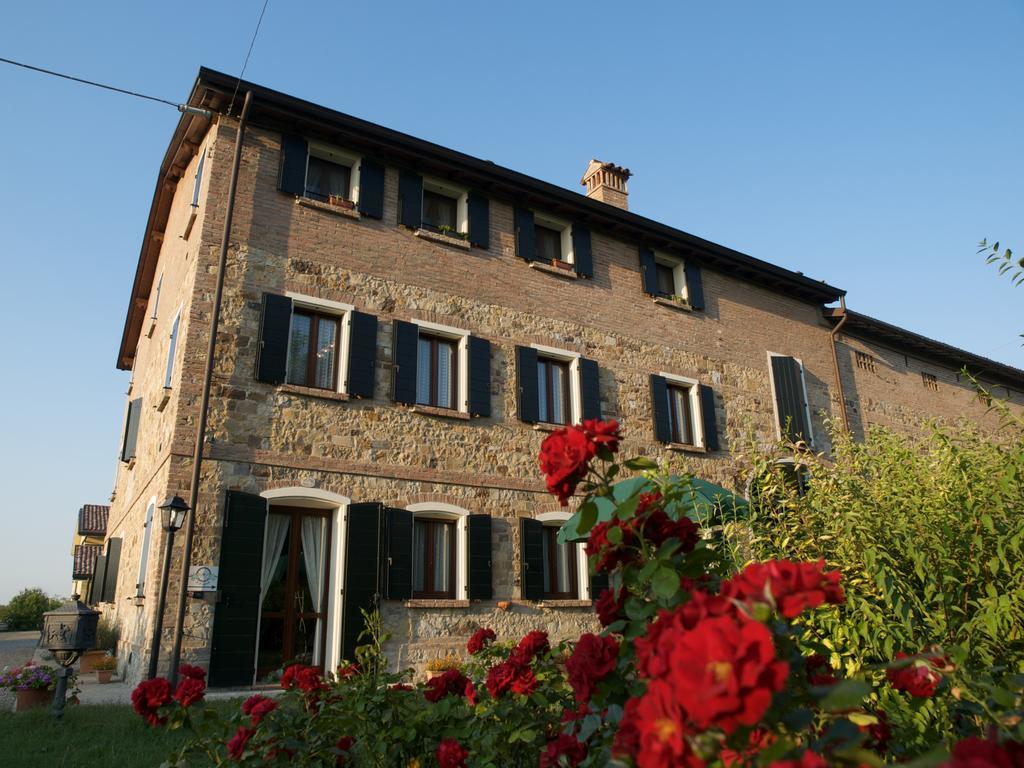 Agriturismo Il Brugnolo Скандиано Екстериор снимка