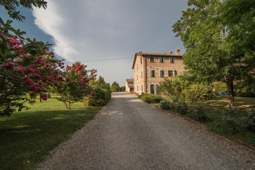Agriturismo Il Brugnolo Скандиано Екстериор снимка