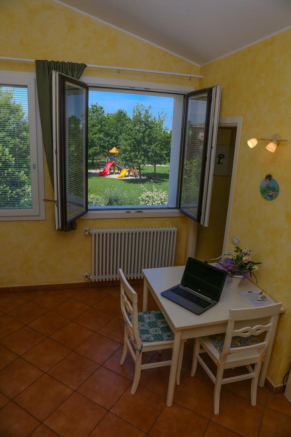 Agriturismo Il Brugnolo Скандиано Екстериор снимка